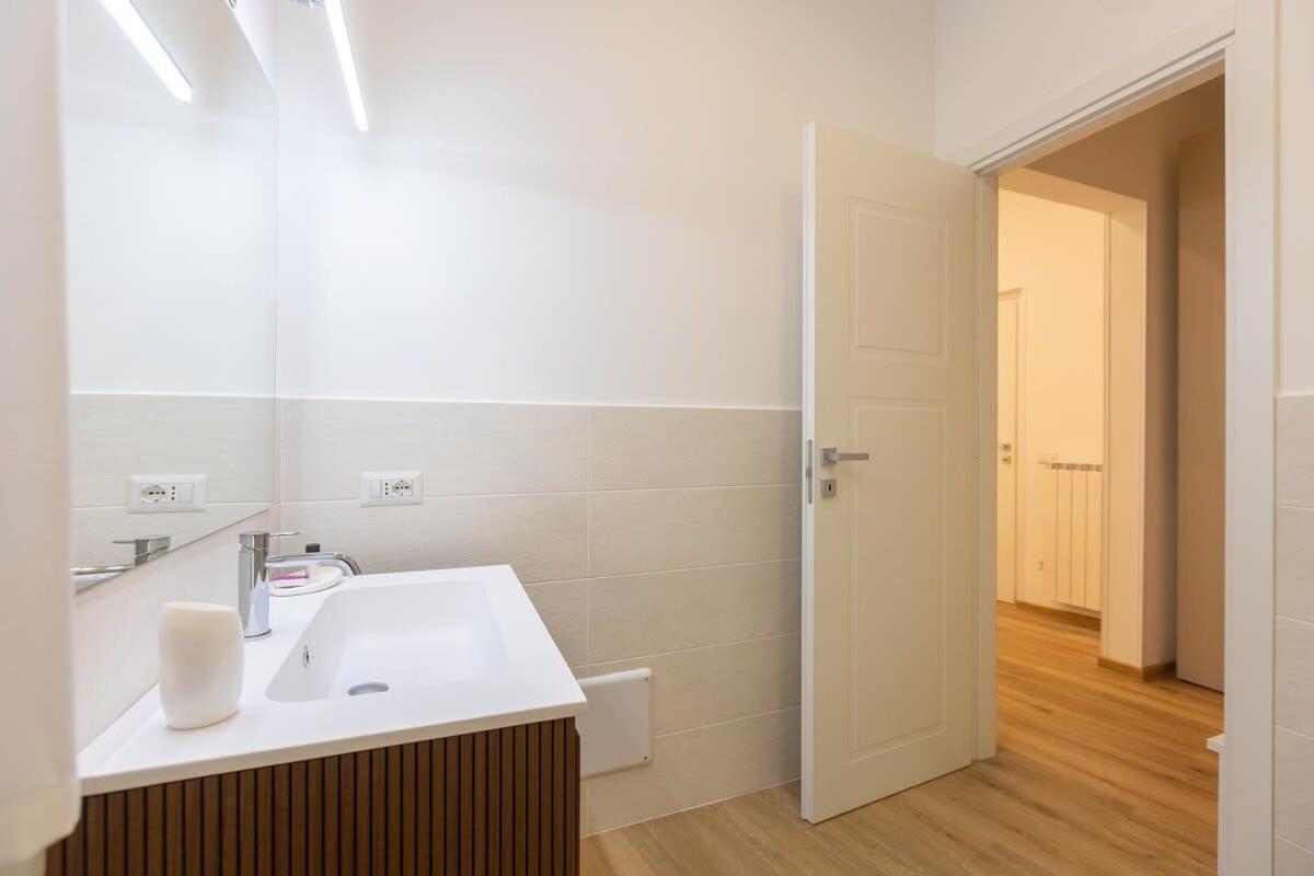 Colosseum Holidays - Three-bedroom Apartamento *