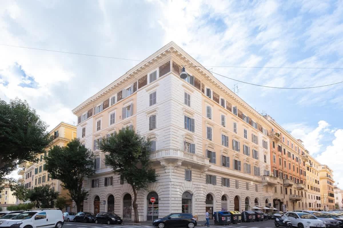 Colosseum Holidays - Three-bedroom *
