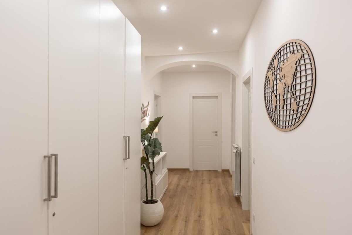 Colosseum Holidays - Three-bedroom Apartamento Roma